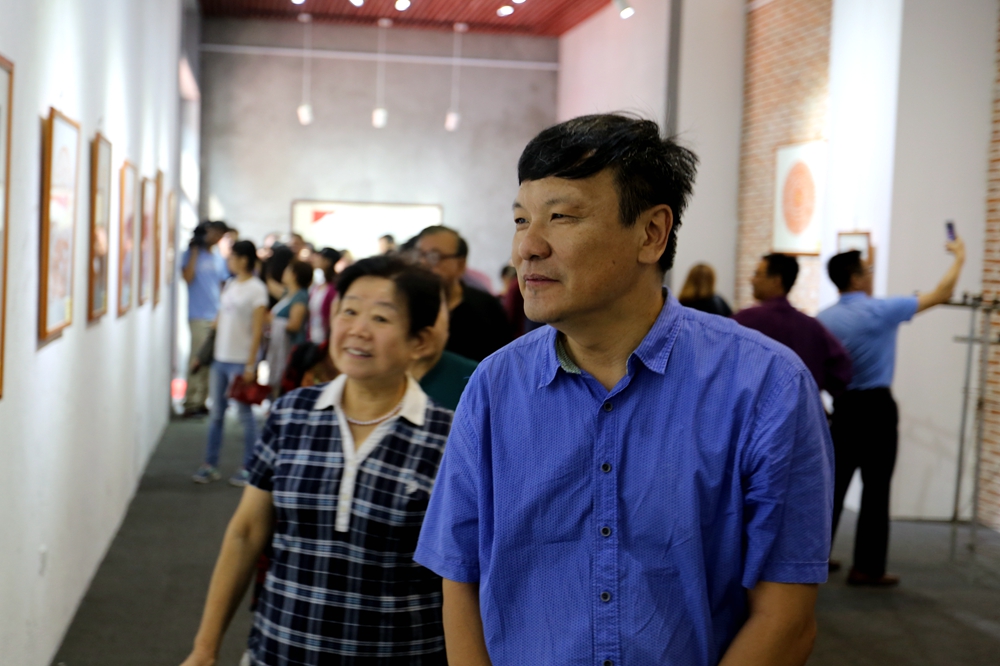 “紅色記憶”剪紙展亮相星工坊·中國工業(yè)藝術(shù)館 “紅色記憶”剪紙展亮相星工坊·中國工業(yè)藝術(shù)館