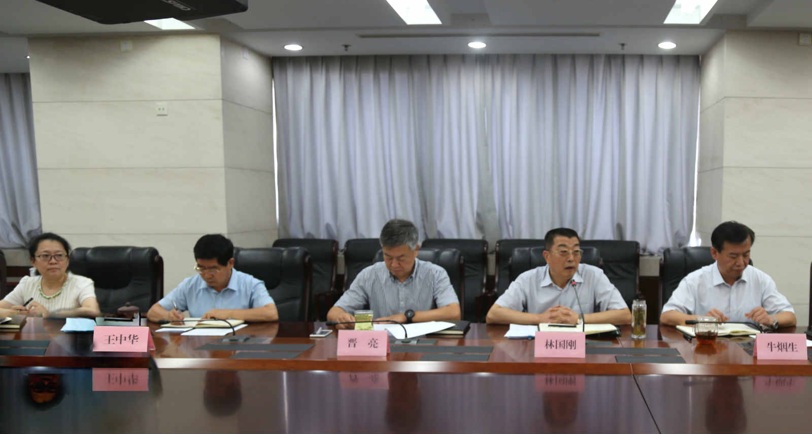 山影集團(tuán)召開2018年上半年工作總結(jié)會 山影集團(tuán)召開2018年上半年工作總結(jié)會